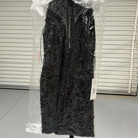 Stunning Jovani Mini dress. Color is Black. Size 12. - Picture 4 of 5